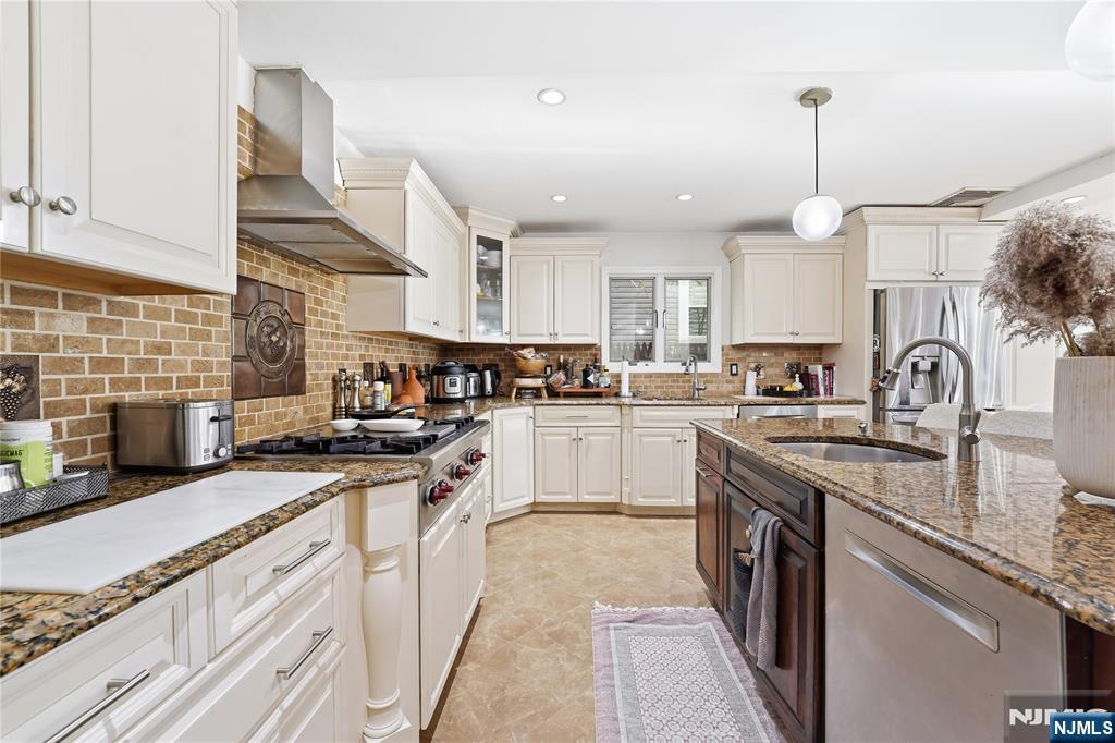 770 Hartwell Street Teaneck, NJ 07666 - Photo 10 of 36