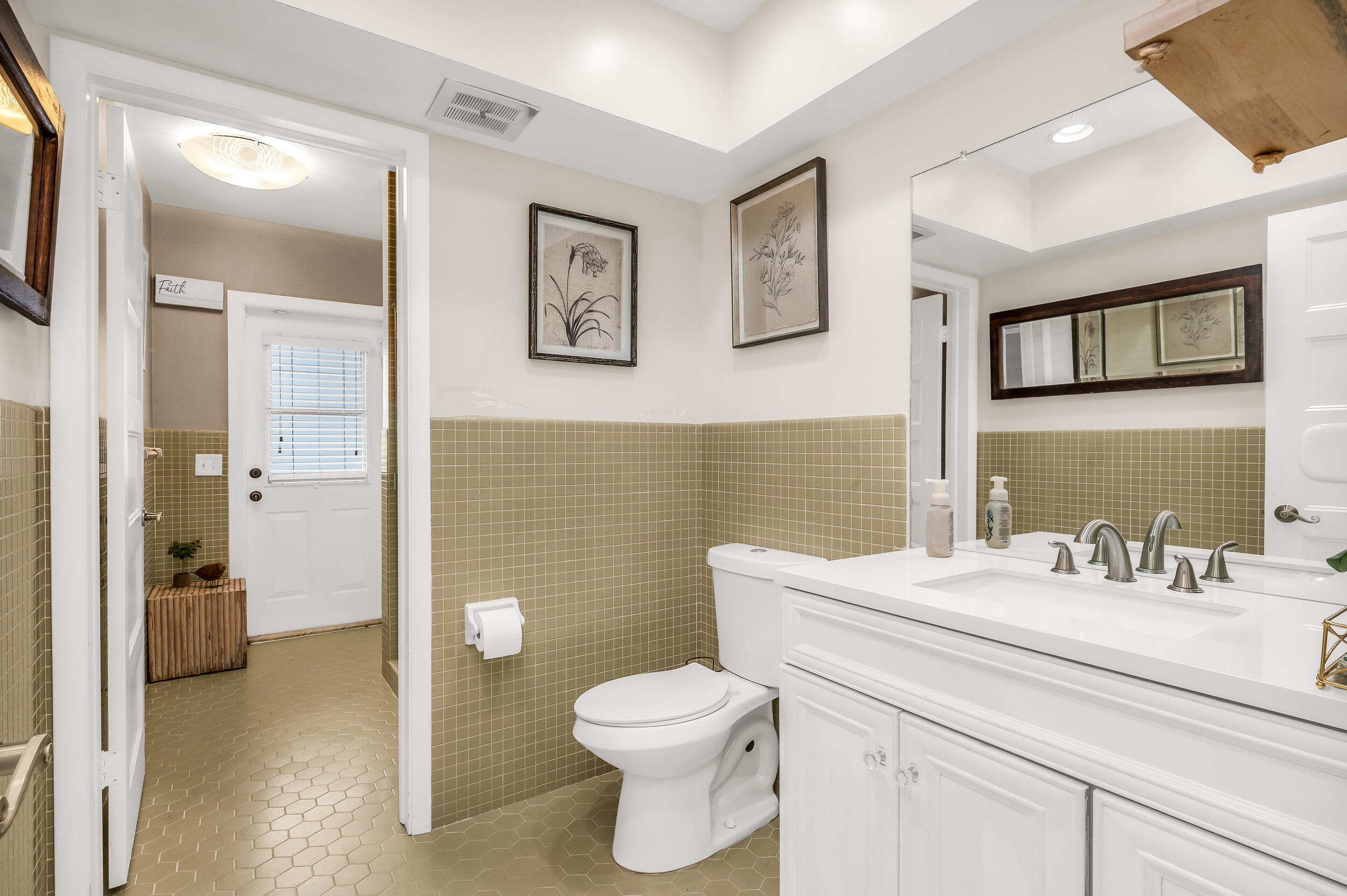 4734 Jefferson Street Hollywood, FL 33021 - Photo 12 of 62 photo-8
