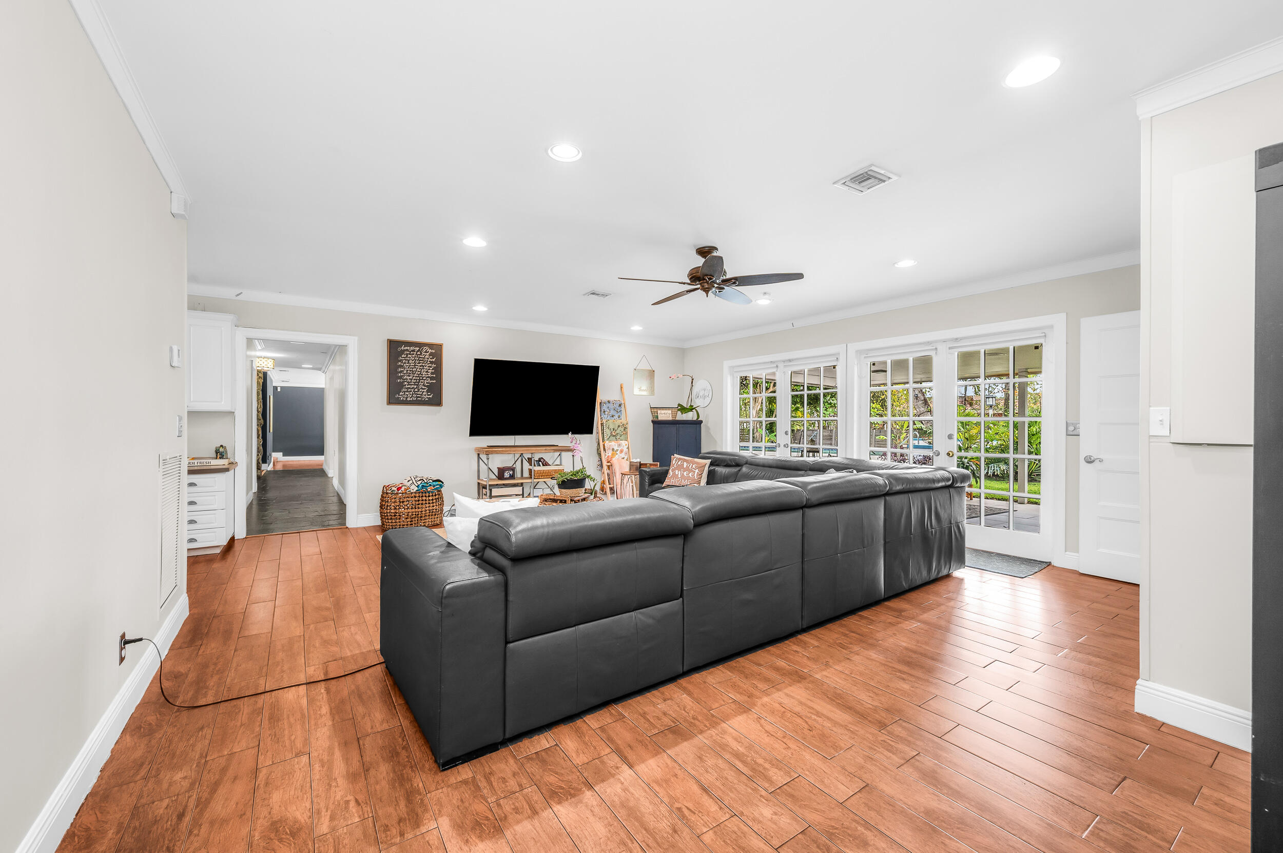 4734 Jefferson Street Hollywood, FL 33021 - Photo 14 of 62 photo-10
