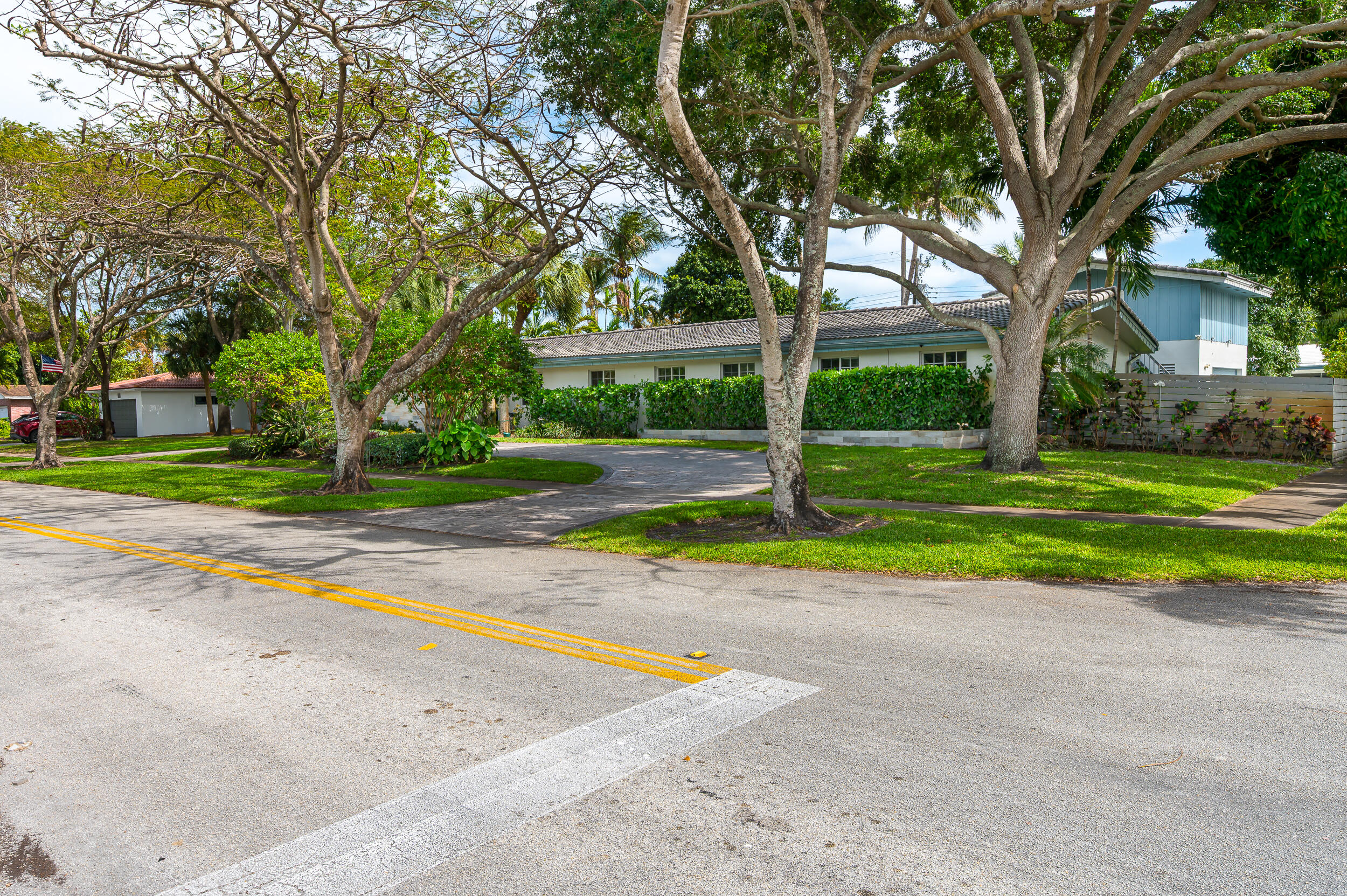 4734 Jefferson Street Hollywood, FL 33021 - Photo 2 of 62 photo-51