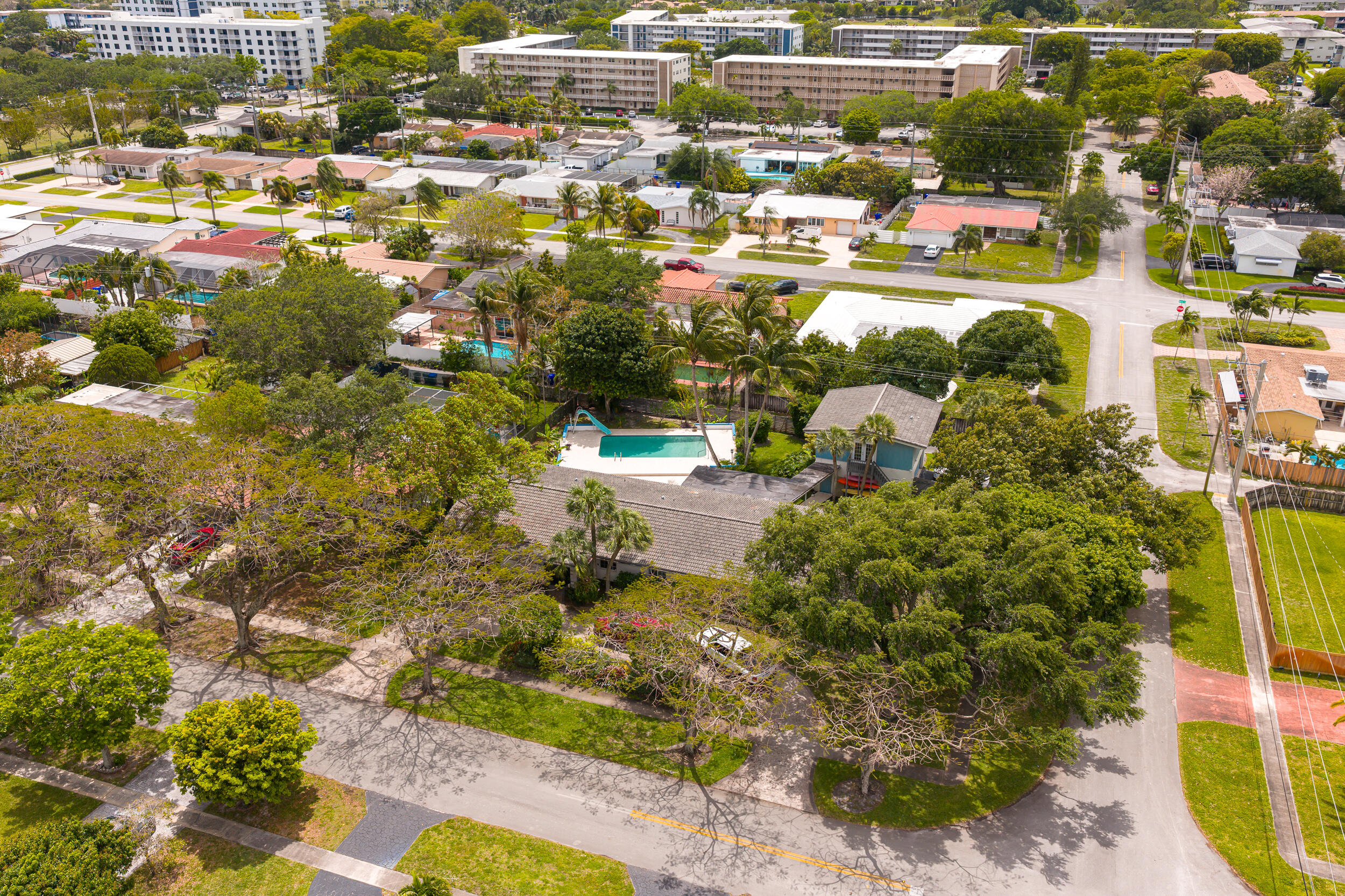 4734 Jefferson Street Hollywood, FL 33021 - Photo 3 of 62 photo-52