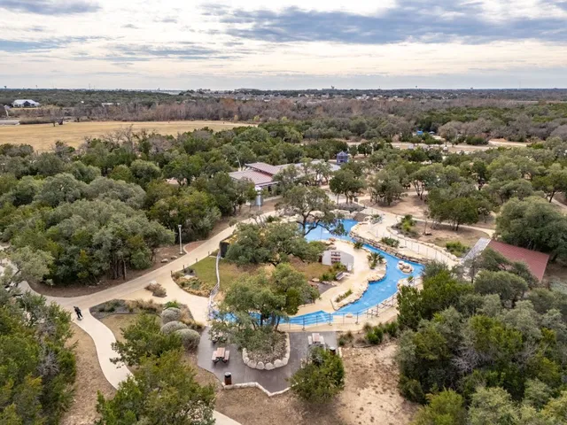 a view of yard with green space