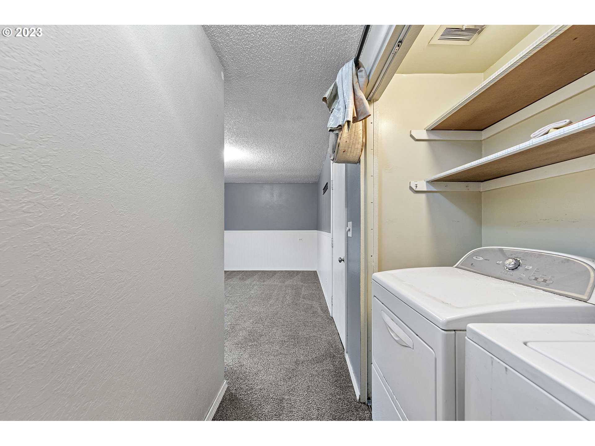 788 70th Street Springfield, OR 97478 - Photo 15 of 39 a utility room with dryer and washer