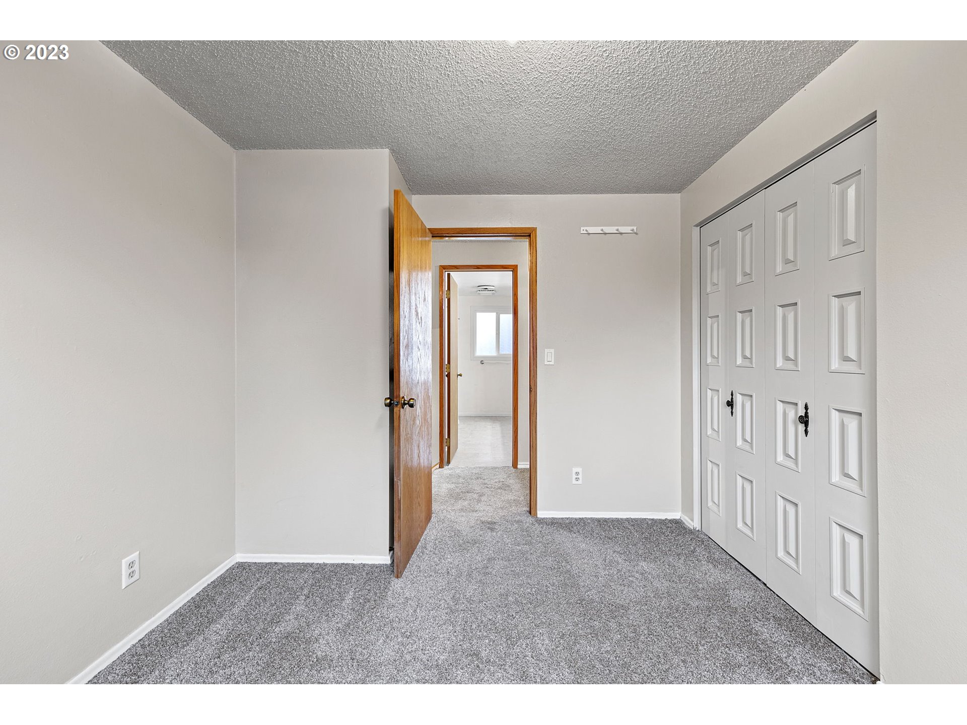 788 70th Street Springfield, OR 97478 - Photo 24 of 39 a view of an empty room