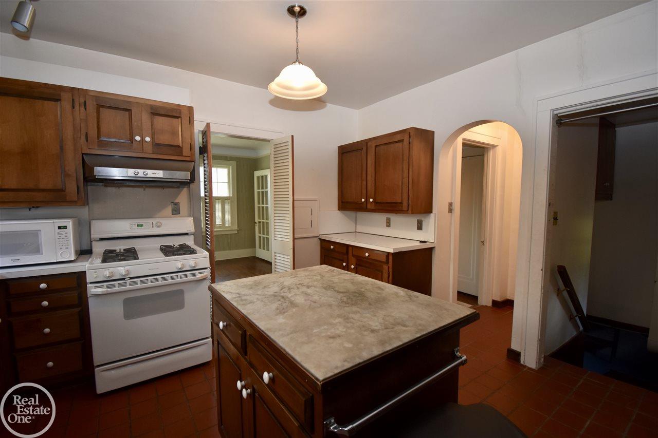 49 Hawthorne Road Grosse Pointe, MI 48236 - Photo 13 of 30 31388913-12.JPG