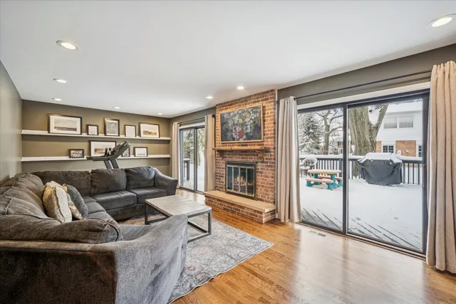 $675,000 | 1718 South Ridge Drive, Arlington Heights, IL 60005