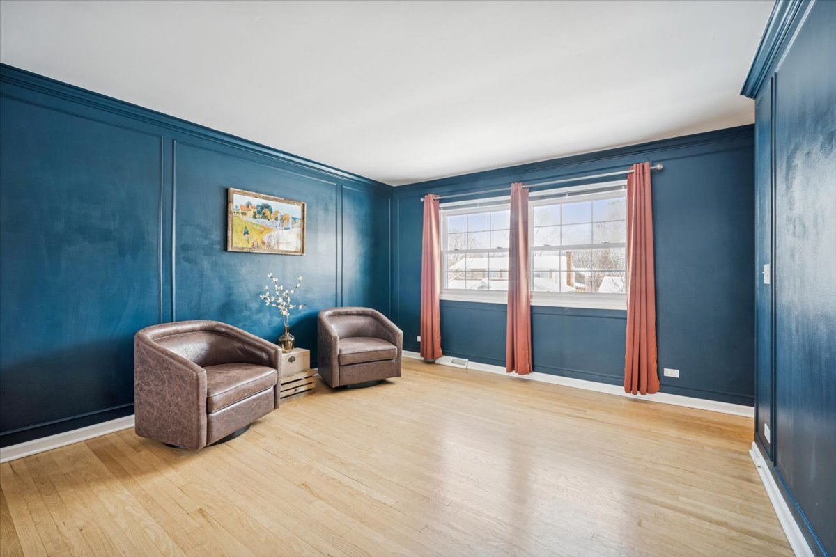 1718 South Ridge Drive Arlington Heights, IL 60005 - Photo 15 of 35 a bedroom with a bed and a window