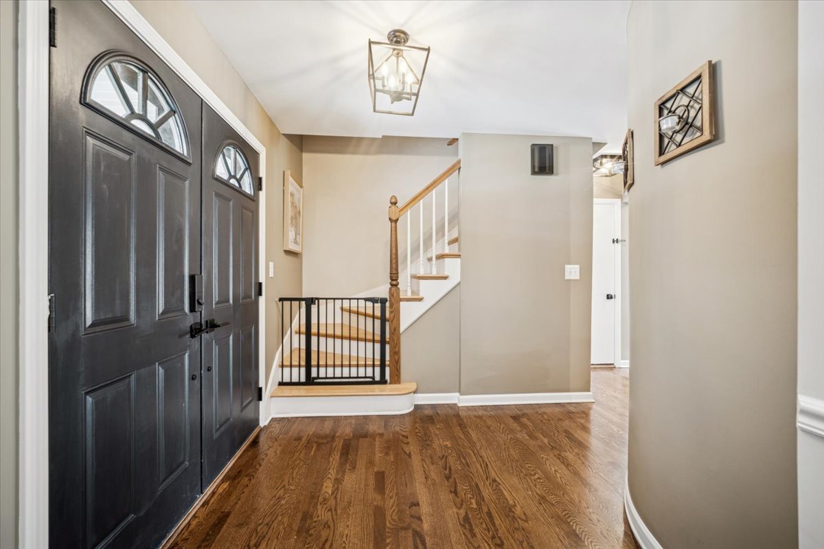 1718 South Ridge Drive Arlington Heights, IL 60005 - Photo 2 of 35 a view of a entryway with wooden floor