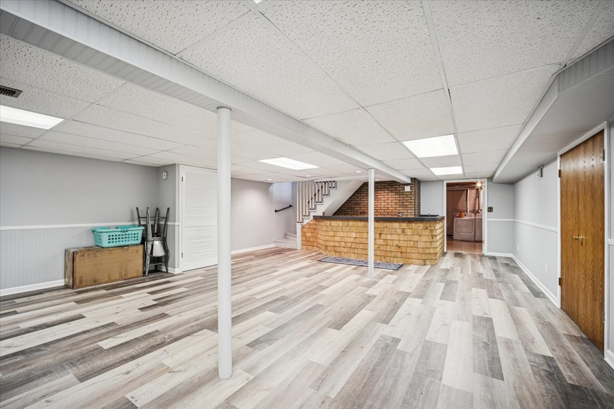 1718 South Ridge Drive Arlington Heights, IL 60005 - Photo 23 of 35 a view of livingroom with wooden floor