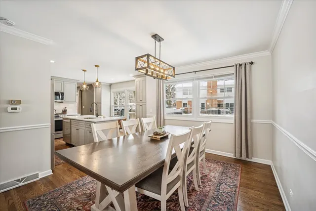 $675,000 | 1718 South Ridge Drive, Arlington Heights, IL 60005