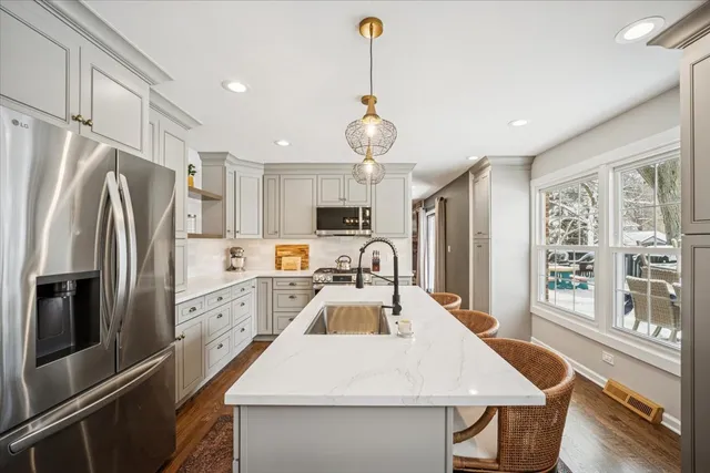 $675,000 | 1718 South Ridge Drive, Arlington Heights, IL 60005