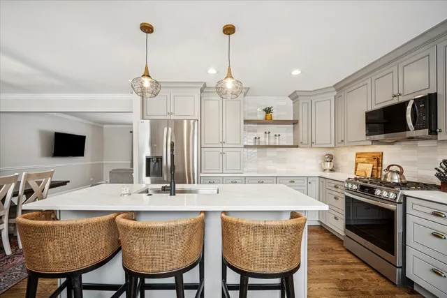 $675,000 | 1718 South Ridge Drive, Arlington Heights, IL 60005