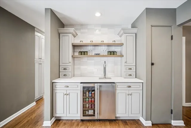 $675,000 | 1718 South Ridge Drive, Arlington Heights, IL 60005