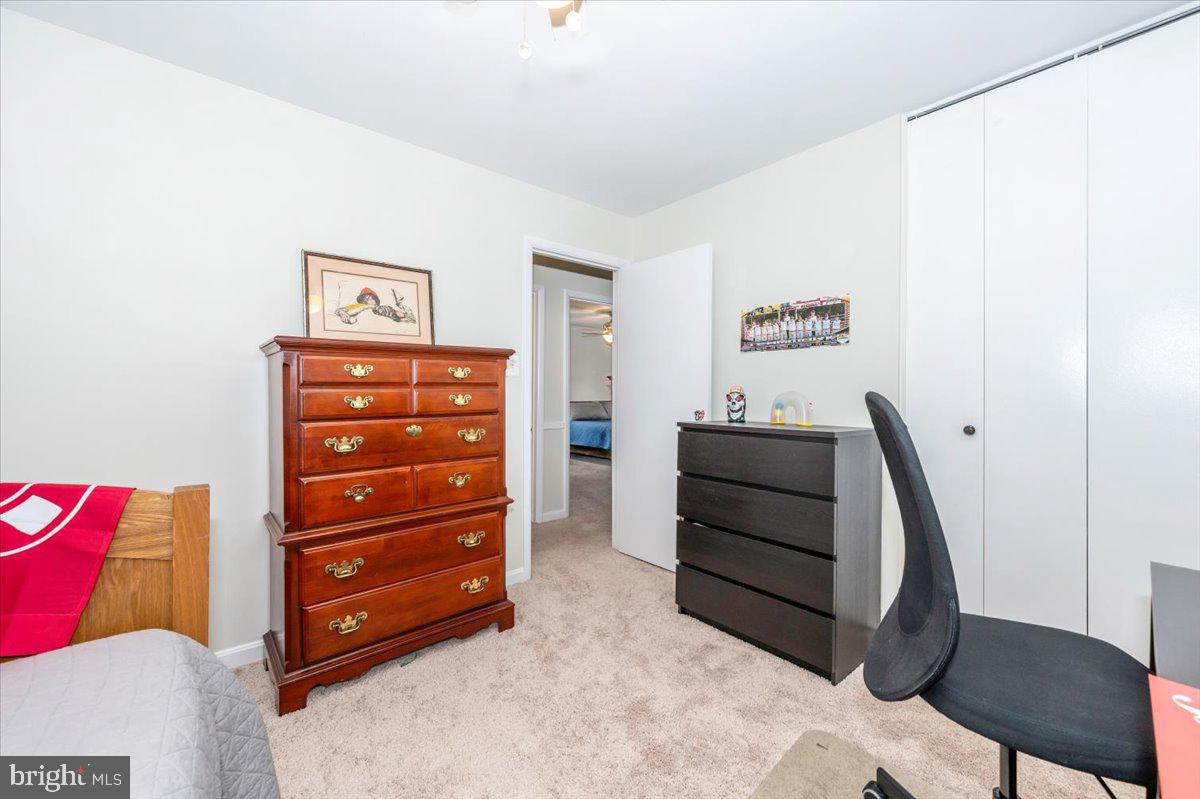 17305 Fletchall Road Poolesville, MD 20837 - Photo 27 of 51 a living room with furniture