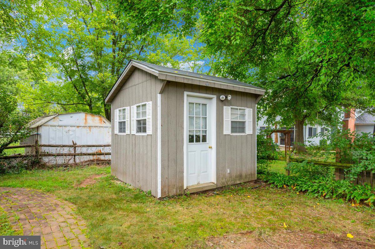 17305 Fletchall Road Poolesville, MD 20837 - Photo 39 of 51 a front view of a house with a garden