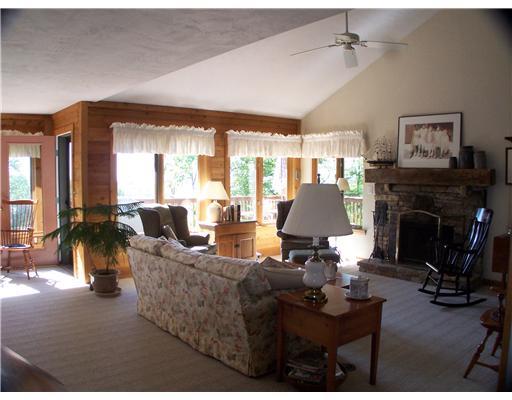 1947 South Ridge Way Hidden Valley, PA 15502 - Photo 3 of 18 Living Room.