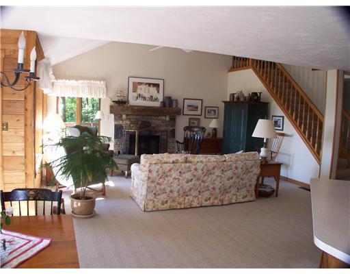 1947 South Ridge Way Hidden Valley, PA 15502 - Photo 7 of 18 Living Room.