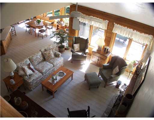 1947 South Ridge Way Hidden Valley, PA 15502 - Photo 8 of 18 Living Room.