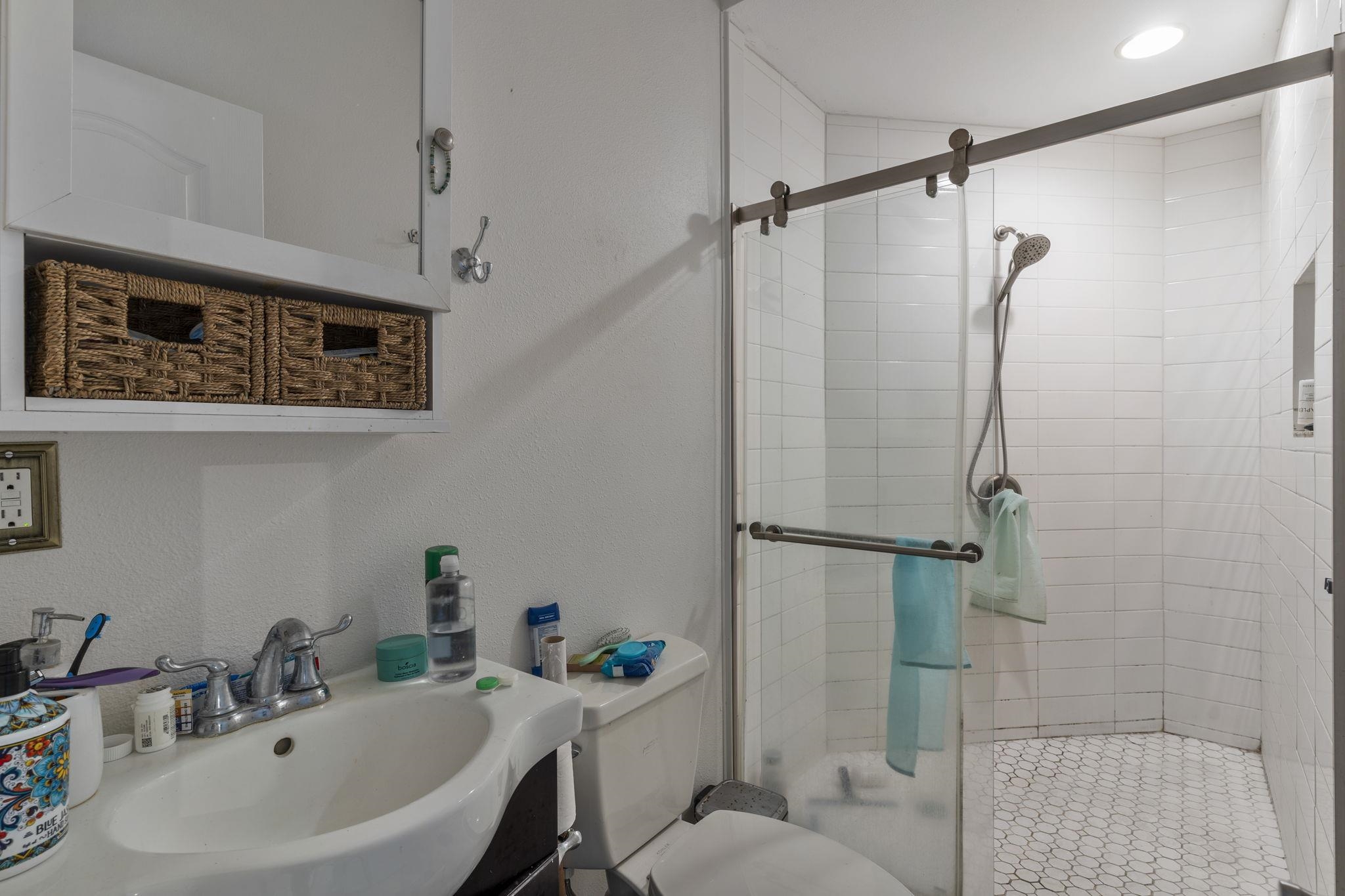 1515 Kaupakalua Road Haiku, HI 96708 - Photo 30 of 45 a bathroom with a sink toilet and shower