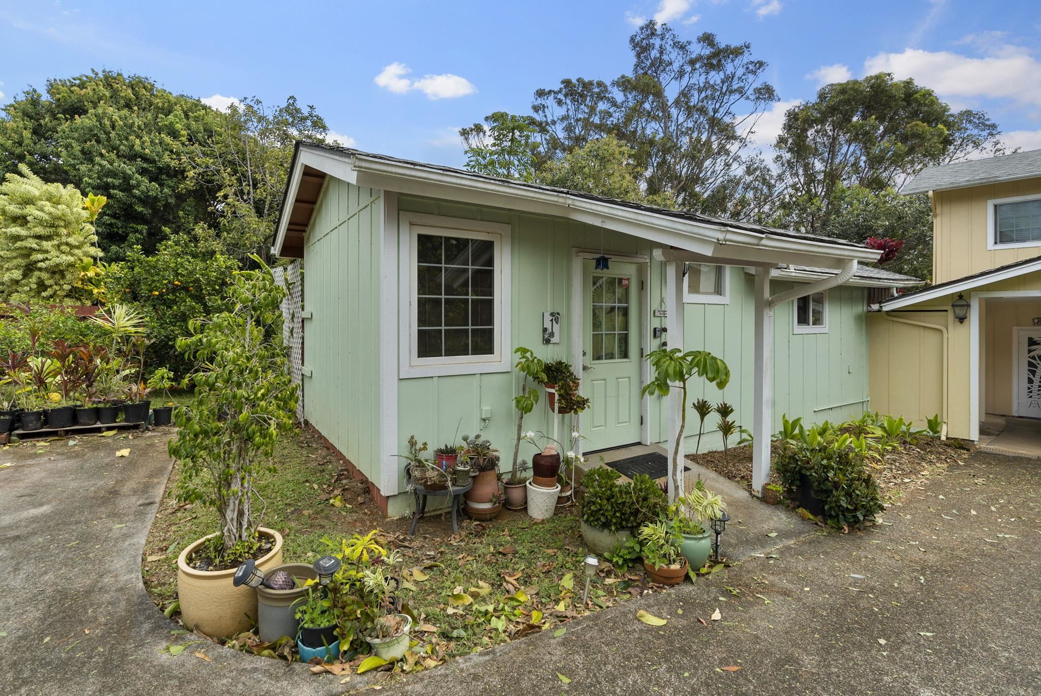 1515 Kaupakalua Road Haiku, HI 96708 - Photo 31 of 45 a front view of a house with garden