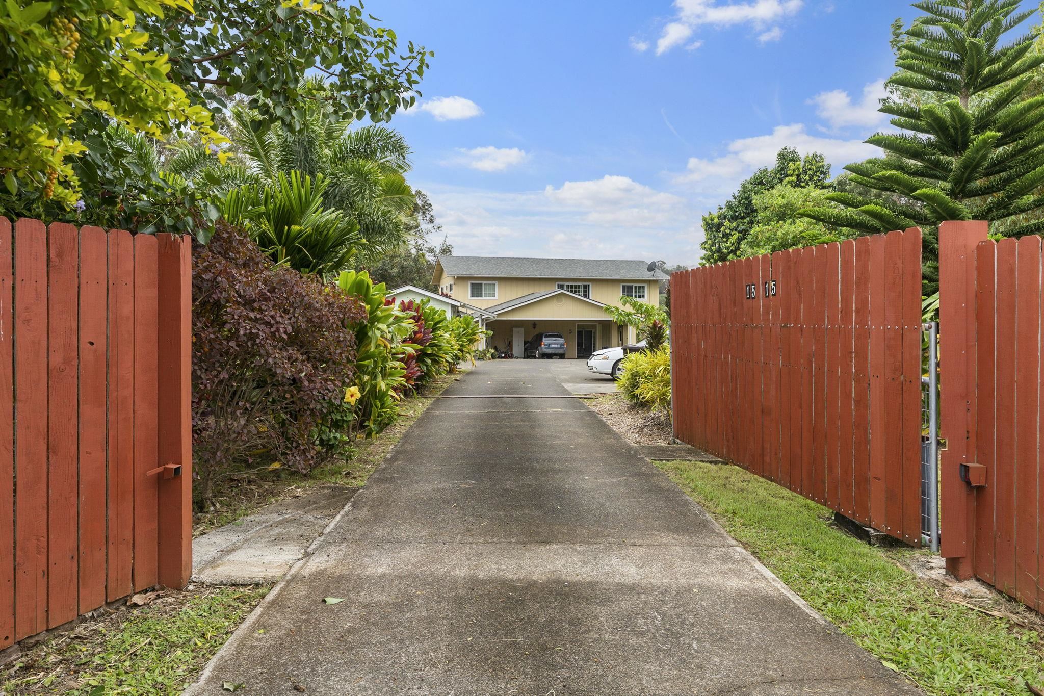 1515 Kaupakalua Road Haiku, HI 96708 - Photo 5 of 45 a view of a back yard with pathway