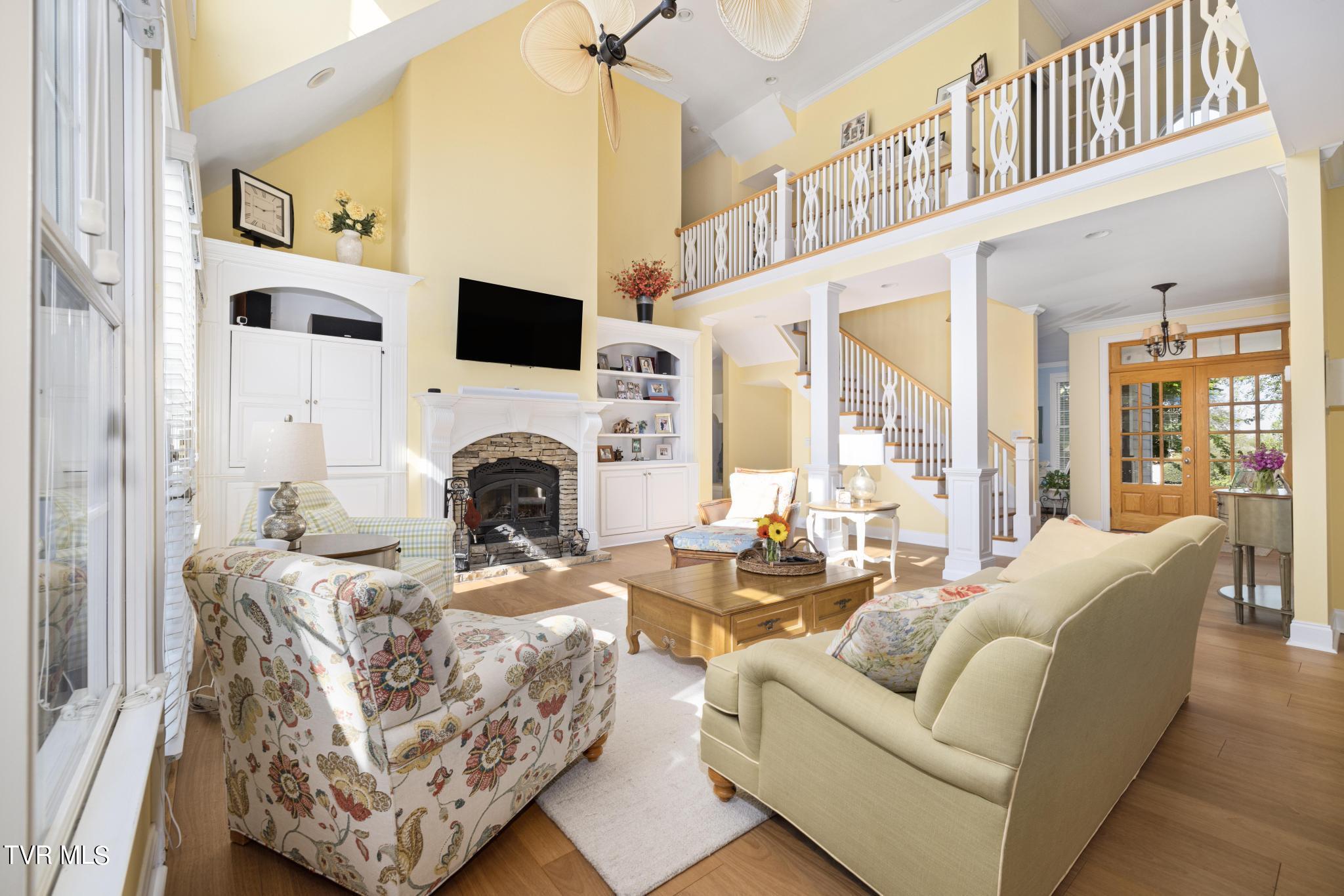 1031 Willows Trace Drive Johnson City, TN 37601 - Photo 19 of 83 Living room