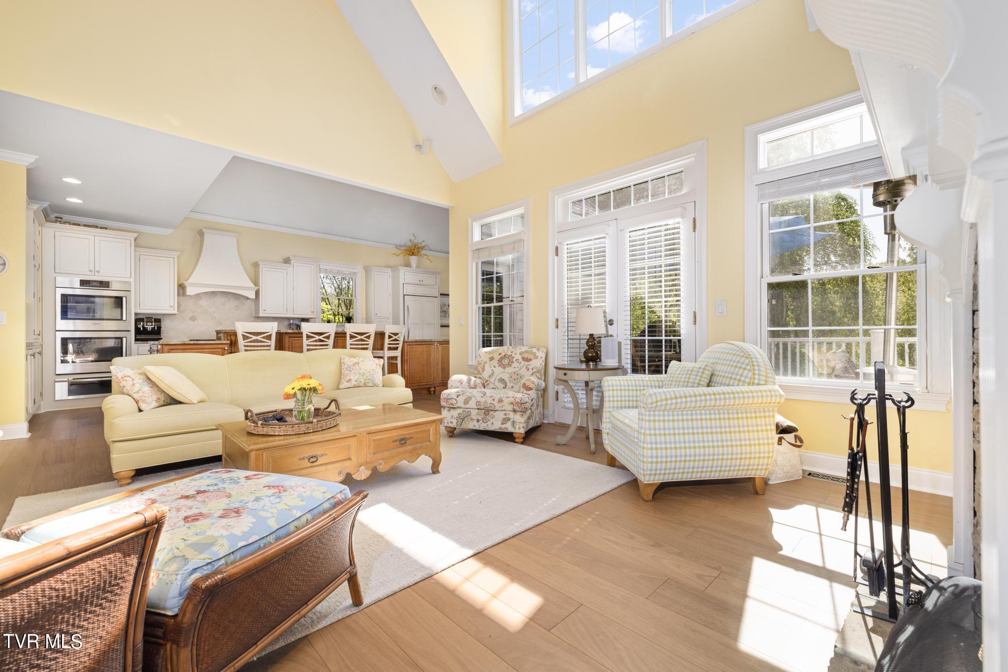1031 Willows Trace Drive Johnson City, TN 37601 - Photo 20 of 83 Living room