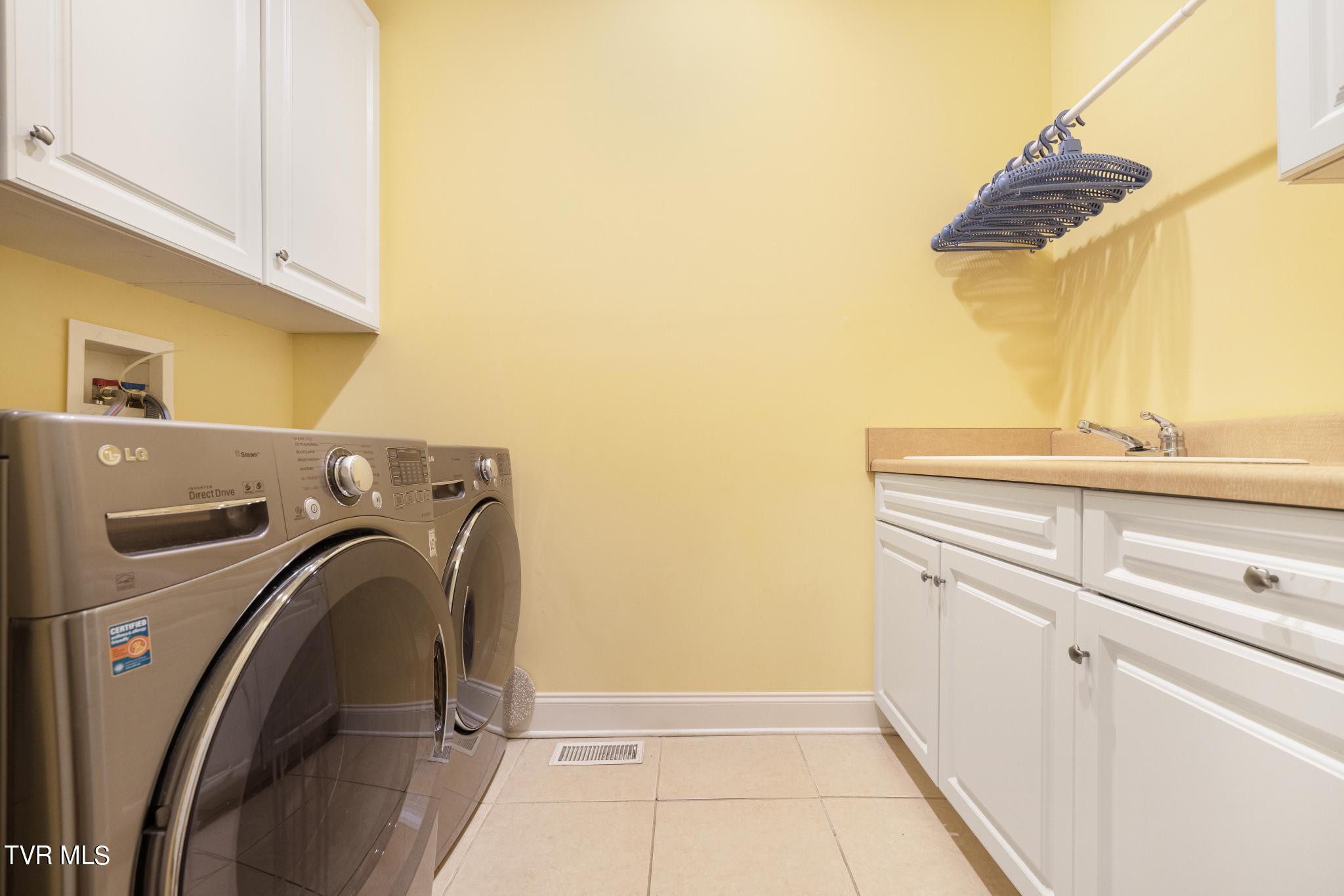 1031 Willows Trace Drive Johnson City, TN 37601 - Photo 31 of 83 Laundry room
