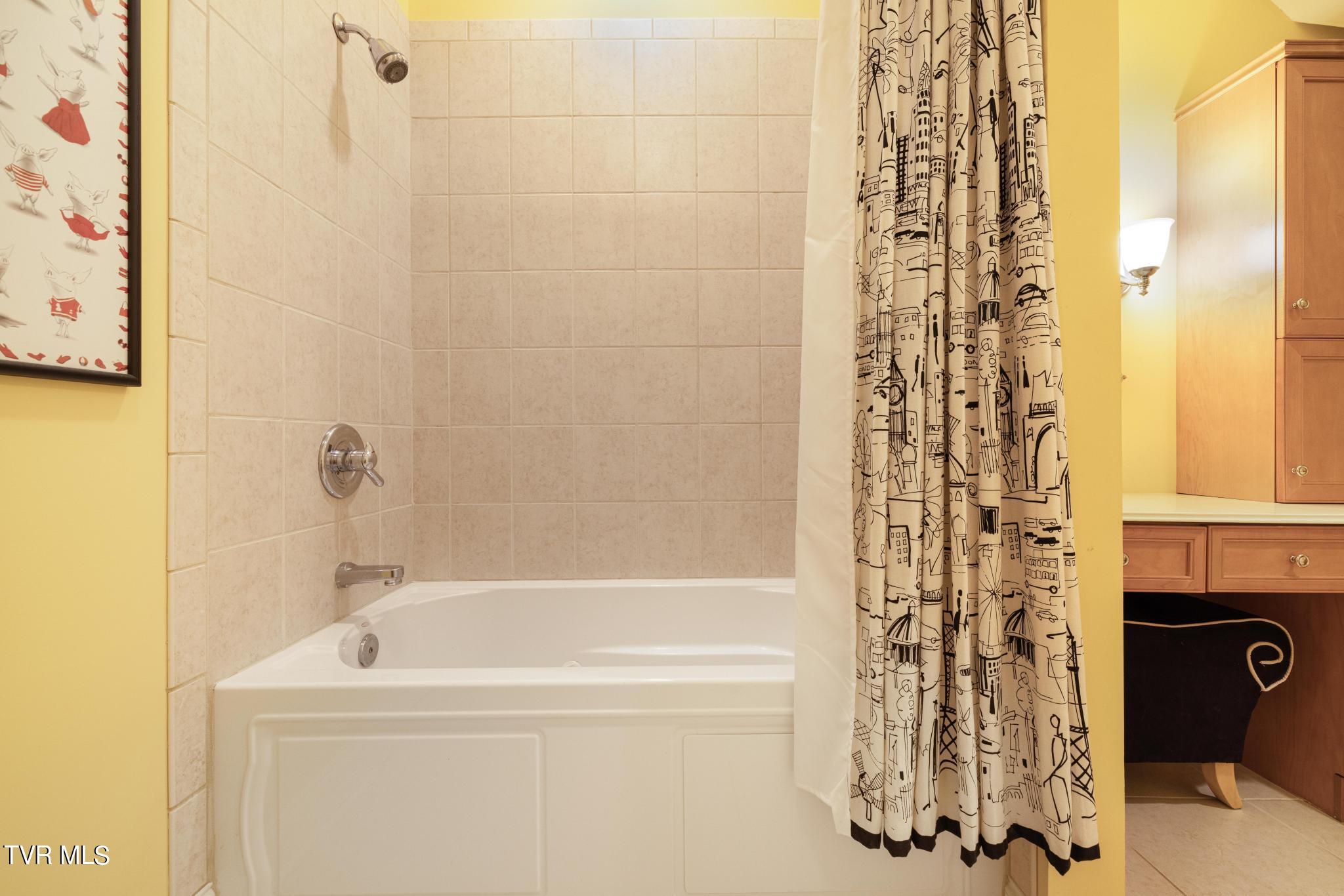 1031 Willows Trace Drive Johnson City, TN 37601 - Photo 47 of 83 Full bathroom attached to bedroom 4