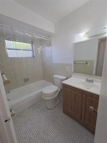 $1,600 | 1007 North 19th Avenue, Unit 4, Hollywood, FL 33020