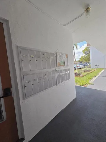 $1,600 | 1007 North 19th Avenue, Unit 4, Hollywood, FL 33020