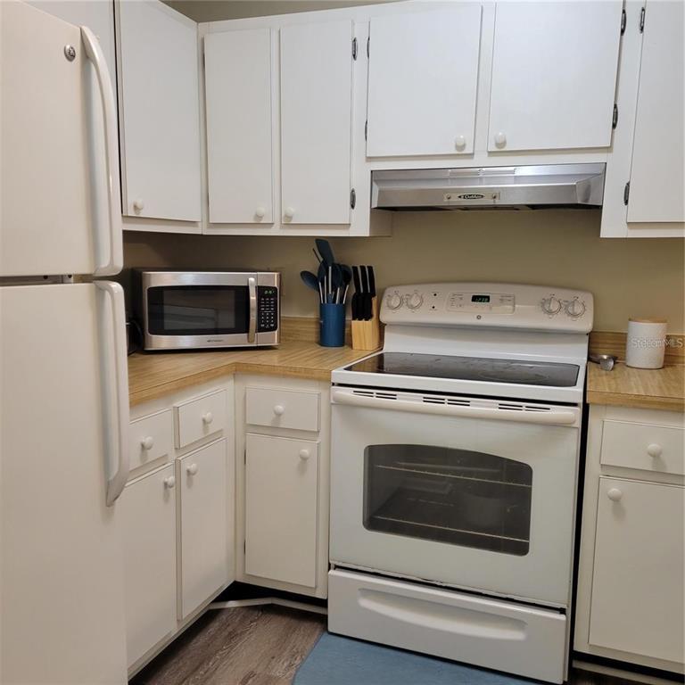 3275 South Beneva Road, Unit 104 Sarasota, FL 34232 - Photo 3 of 21