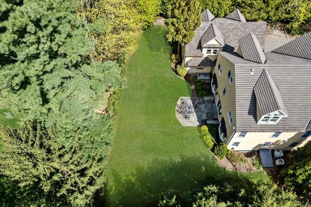 59 Standish Road Wellesley, MA 02481 - Photo 29 of 31 a backyard of a house with table and chairs