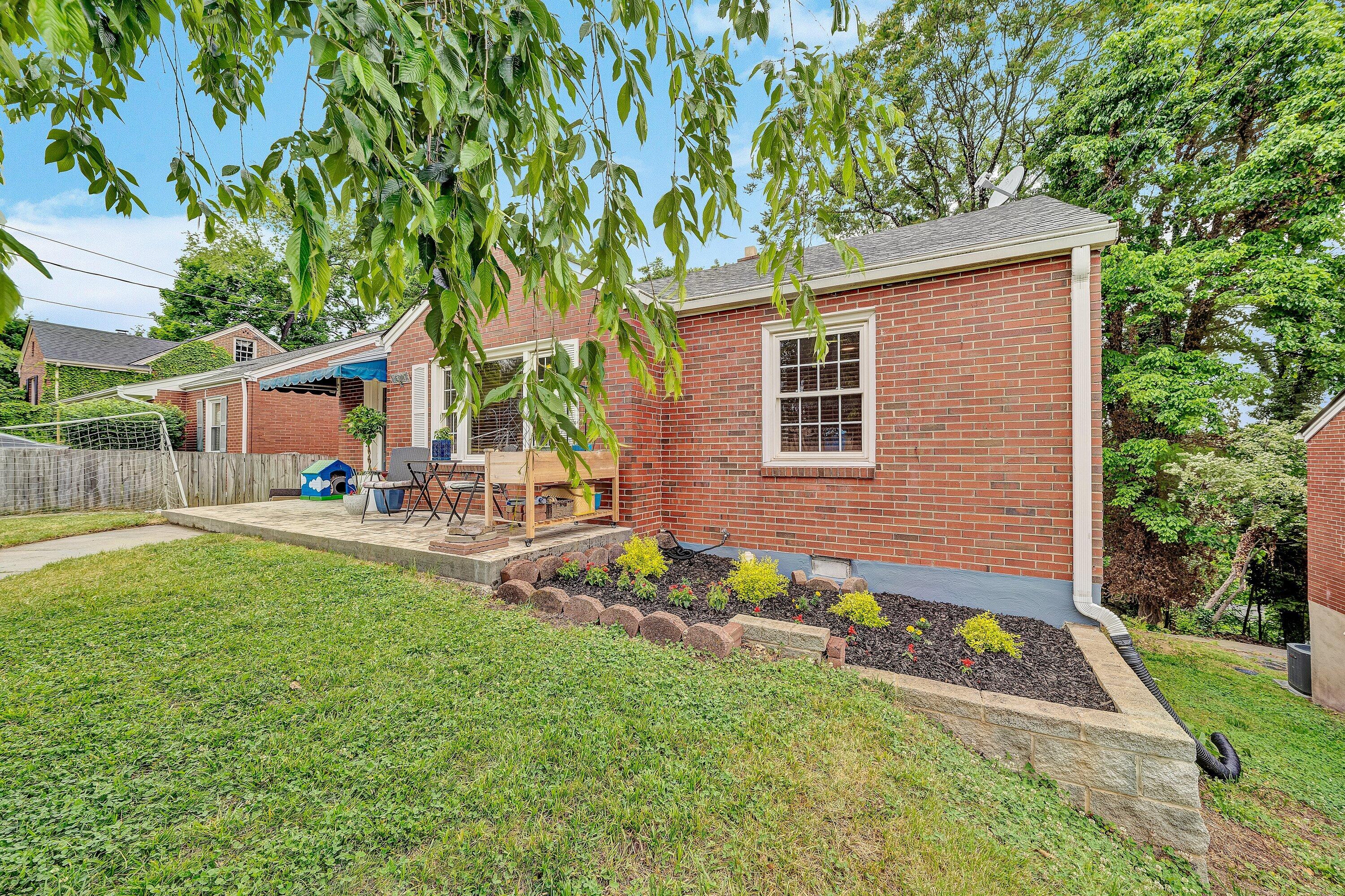 2423 Tillett Road Southwest Roanoke, VA 24015 - Photo 3 of 23 DSC00289