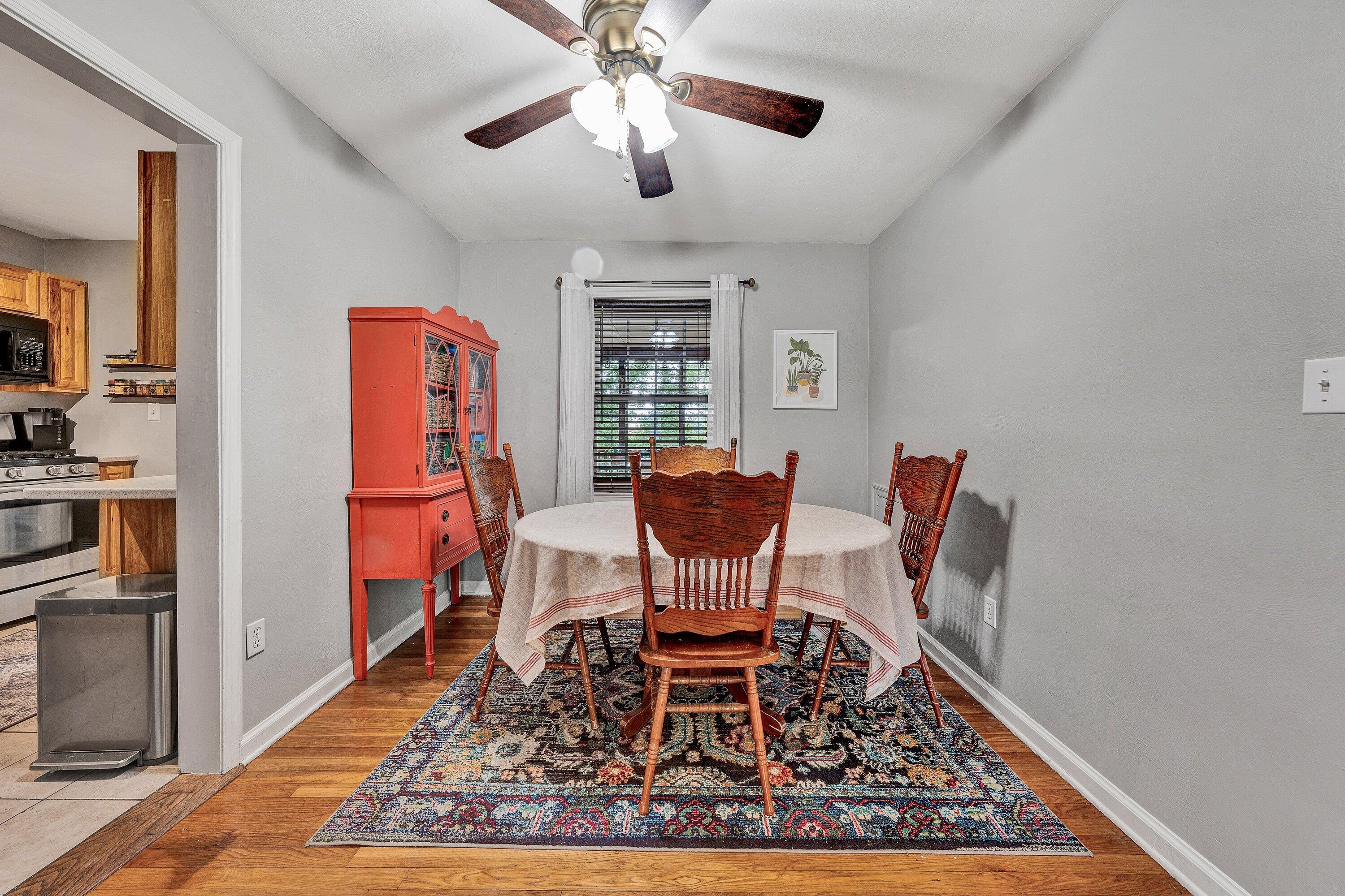 2423 Tillett Road Southwest Roanoke, VA 24015 - Photo 7 of 23 DSC00307