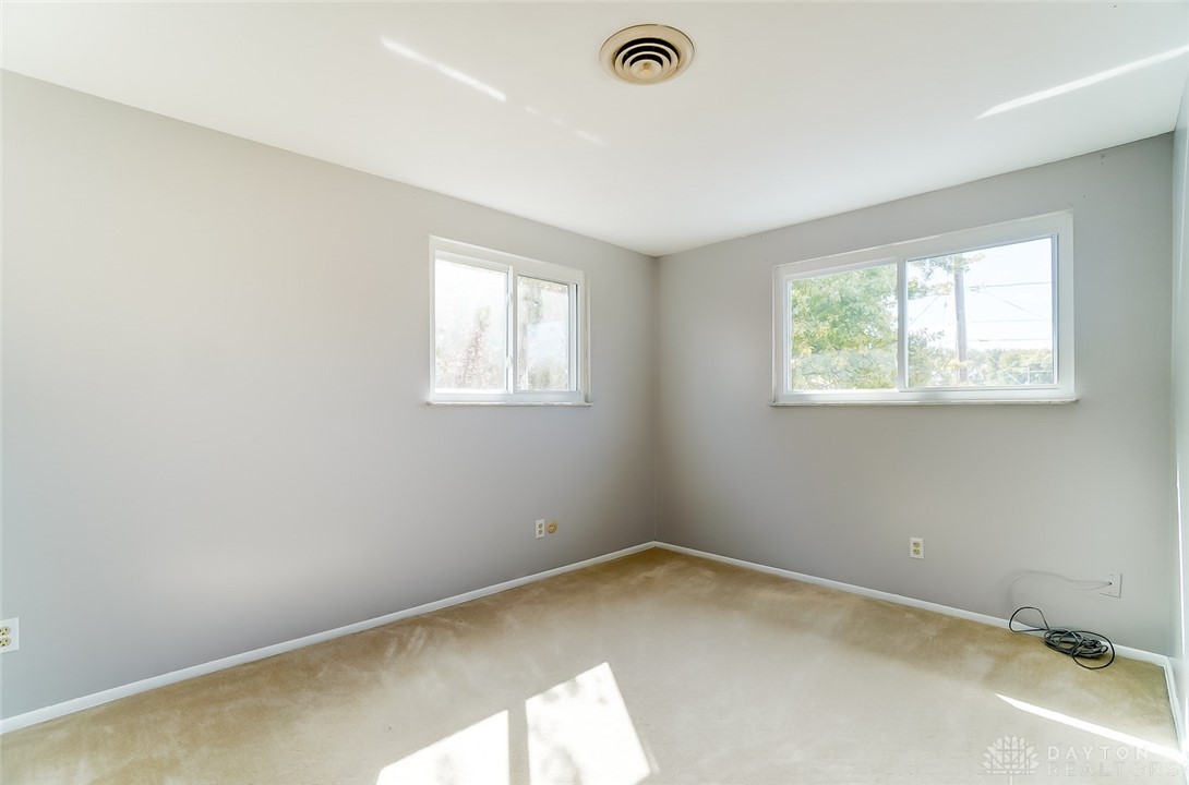 5576 Longford Road Dayton, OH 45424 - Photo 26 of 36