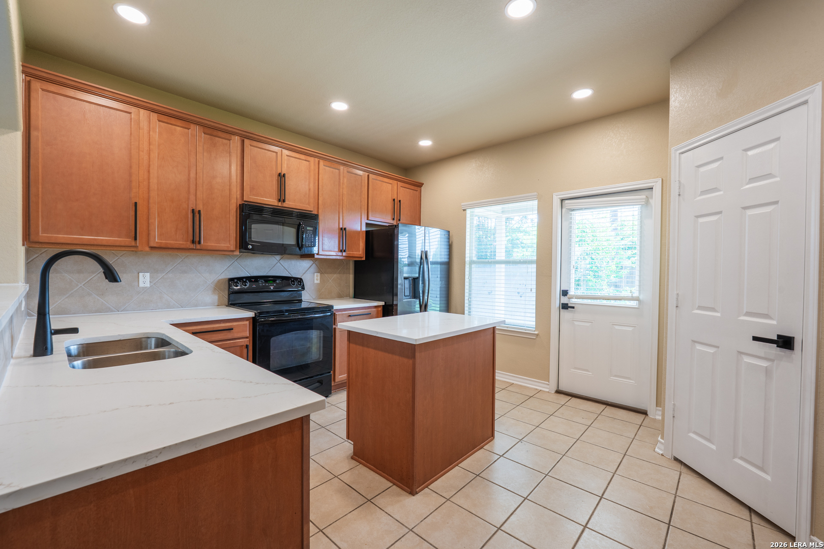 10406 Pecne Path Helotes, TX 78023 - Photo 7 of 29 Gallery Image 7
