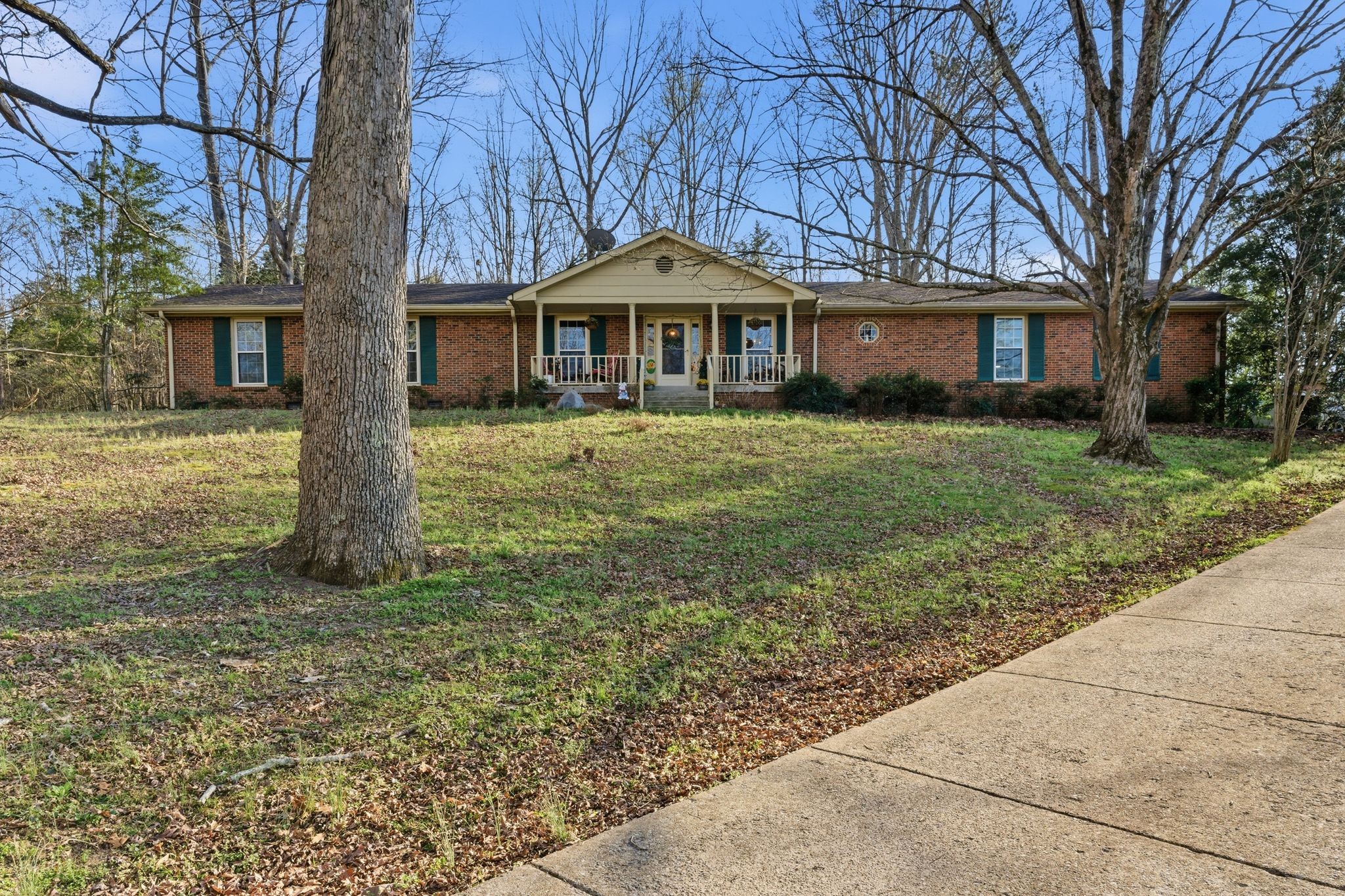 8073 Ridgewood Road Goodlettsville, TN 37072 - Photo 15 of 38 a front view of a house with a yard