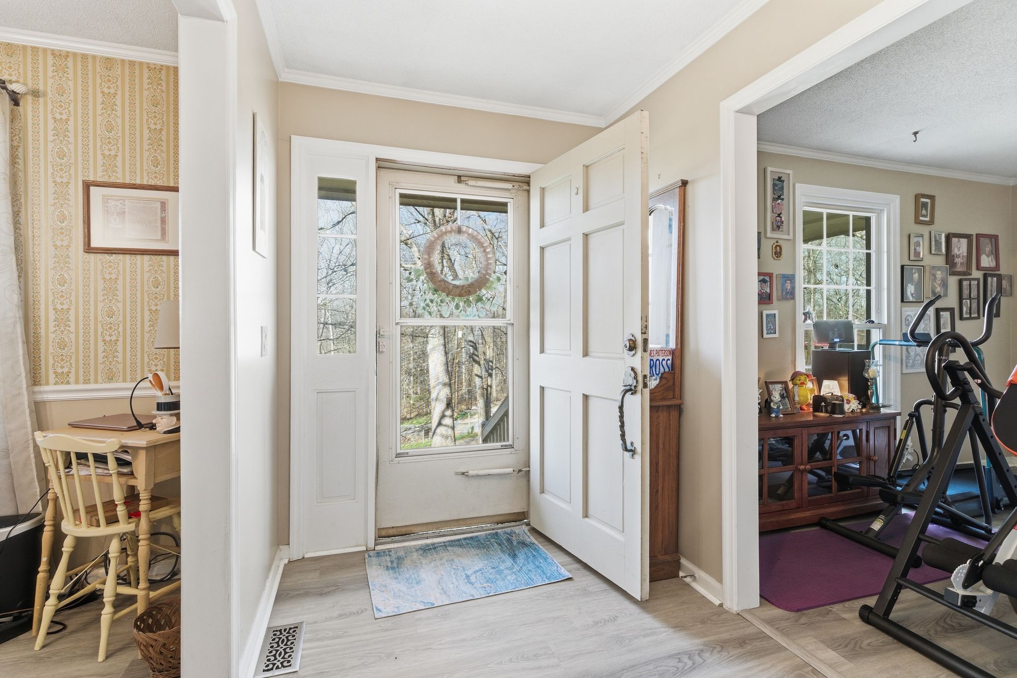8073 Ridgewood Road Goodlettsville, TN 37072 - Photo 5 of 38 a view of entryway with livingroom and furniture