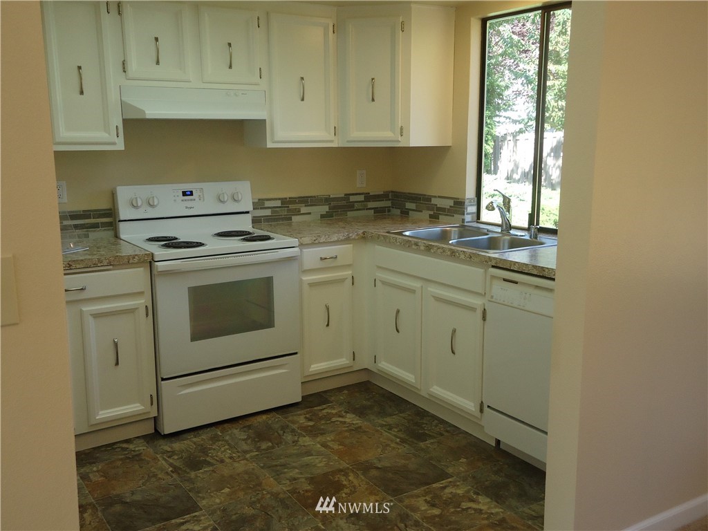 15218 Southeast 178th Place Renton, WA 98058 - Photo 6 of 10 Gallery Image 6