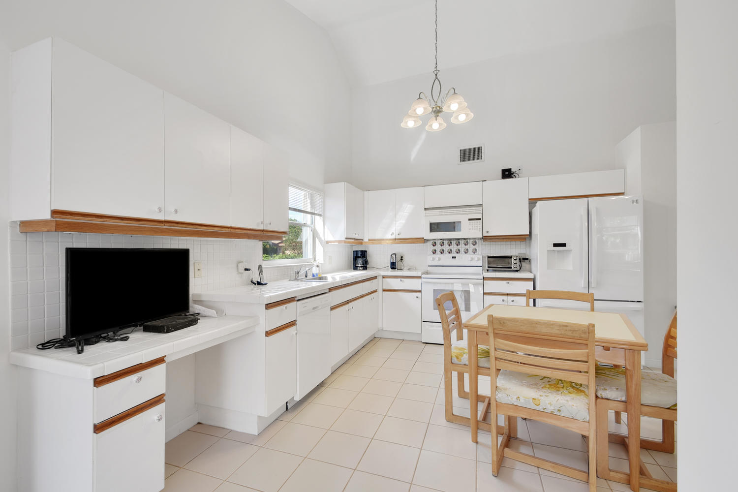 7090 Northwest 3rd Avenue Boca Raton, FL 33487 - Photo 8 of 23 7090 NW 3rd Ave Boca Raton FL-large-010-