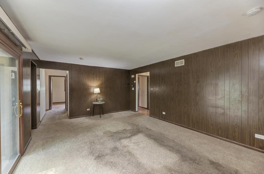 8017 Sawyer Road Darien, IL 60561 - Photo 14 of 35