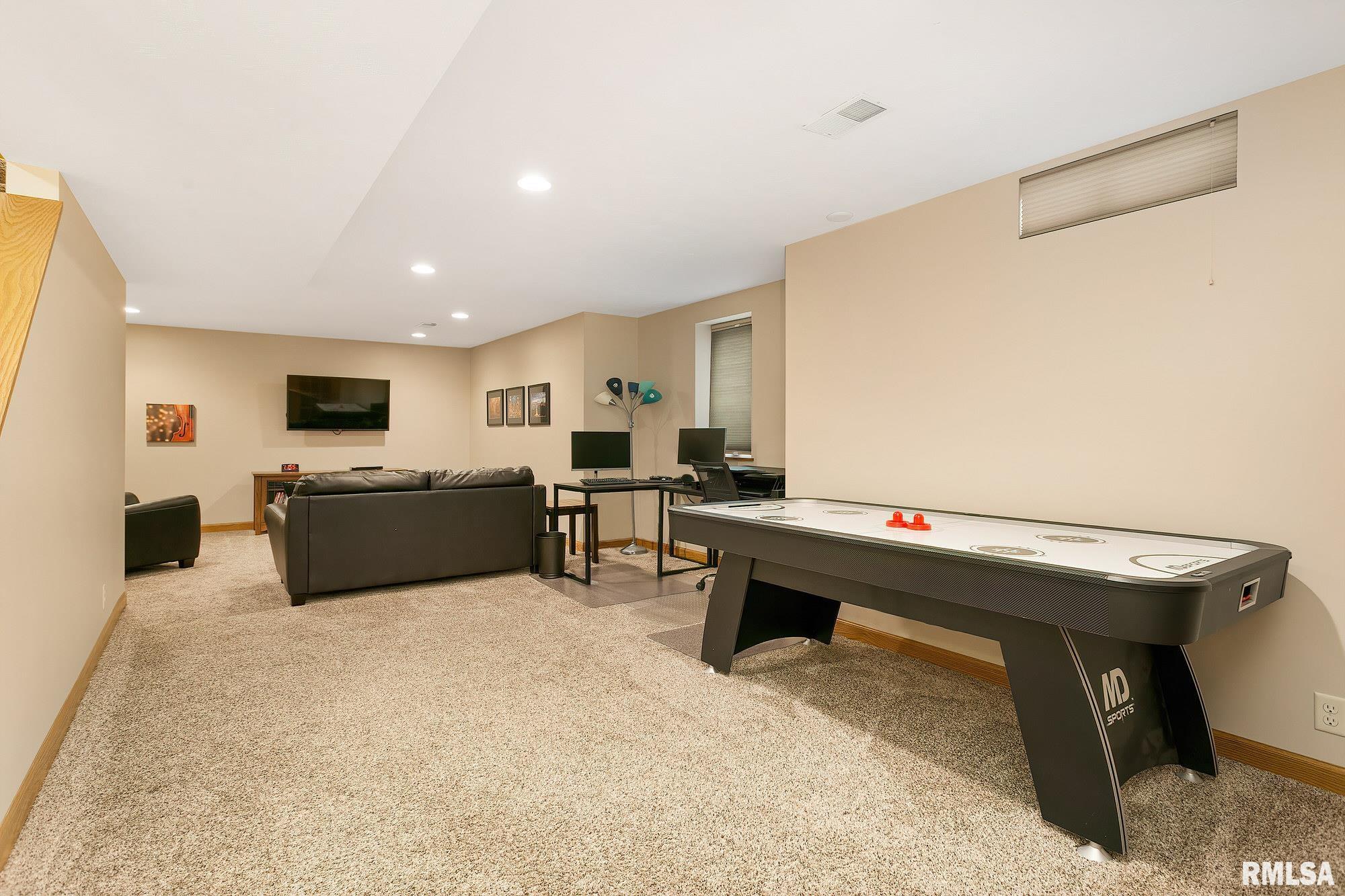 2350 Hunter Road Bettendorf, IA 52722 - Photo 27 of 35 Gallery Image 27