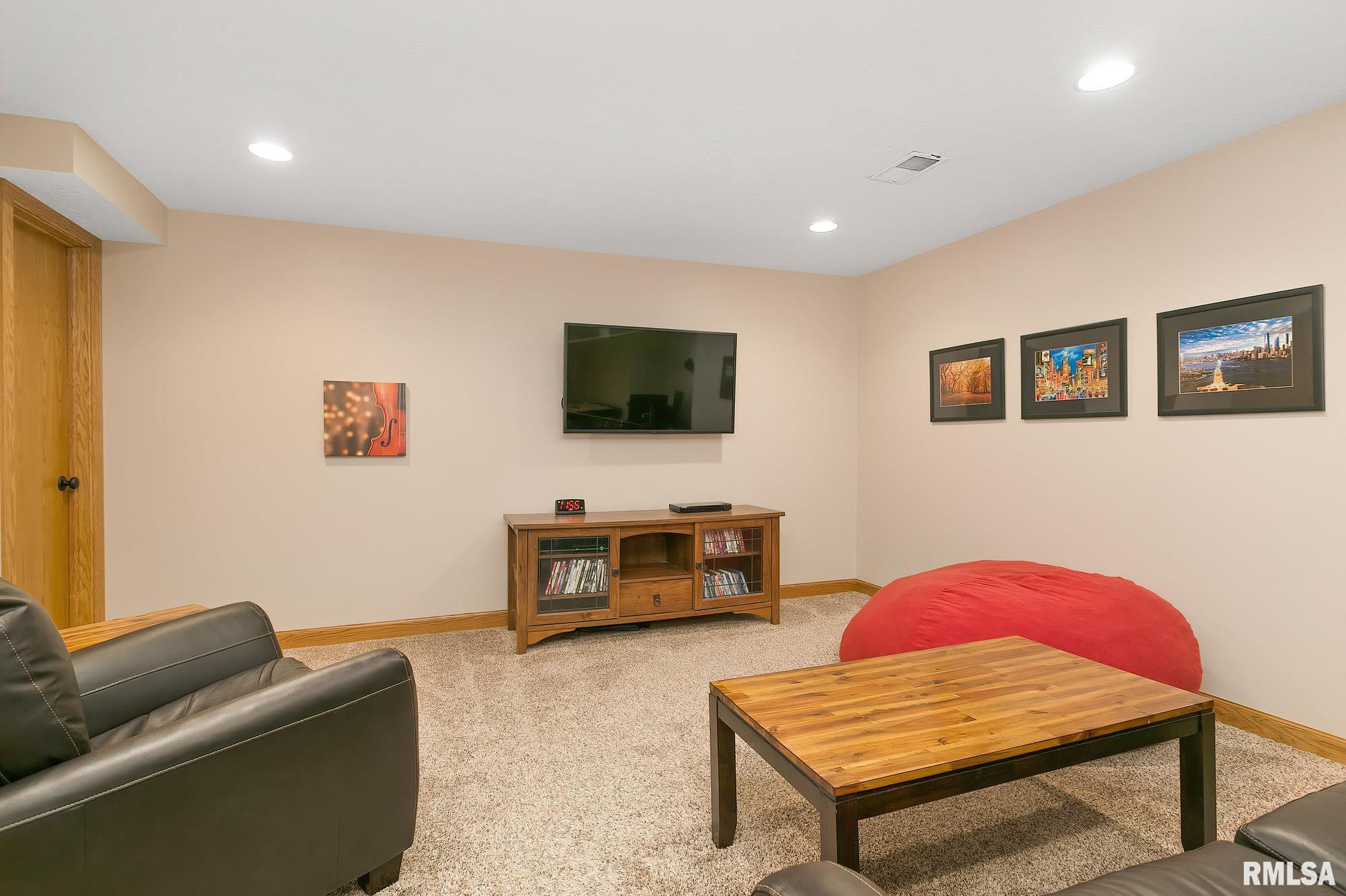 2350 Hunter Road Bettendorf, IA 52722 - Photo 28 of 35 Gallery Image 28