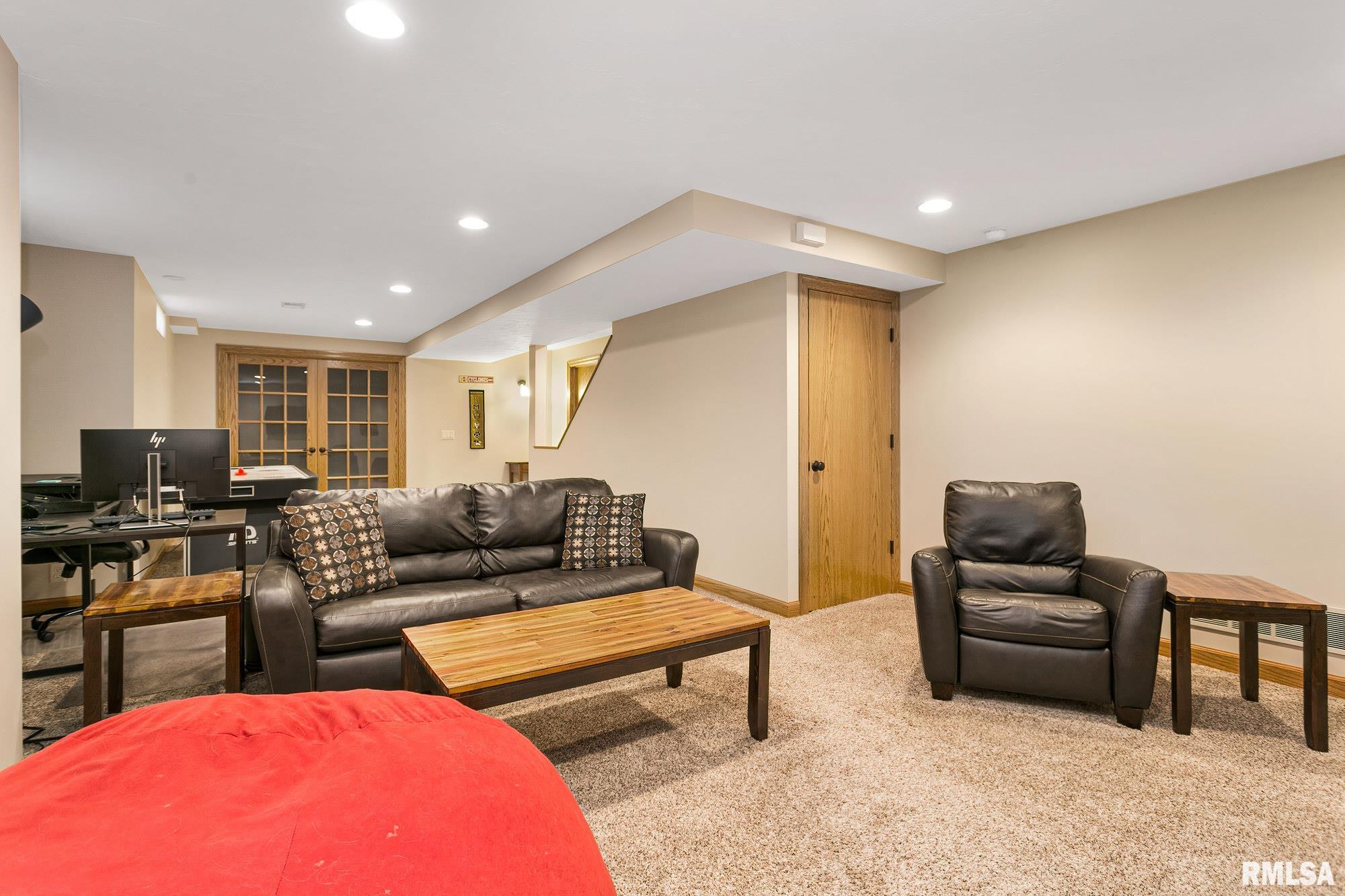 2350 Hunter Road Bettendorf, IA 52722 - Photo 29 of 35 Gallery Image 29