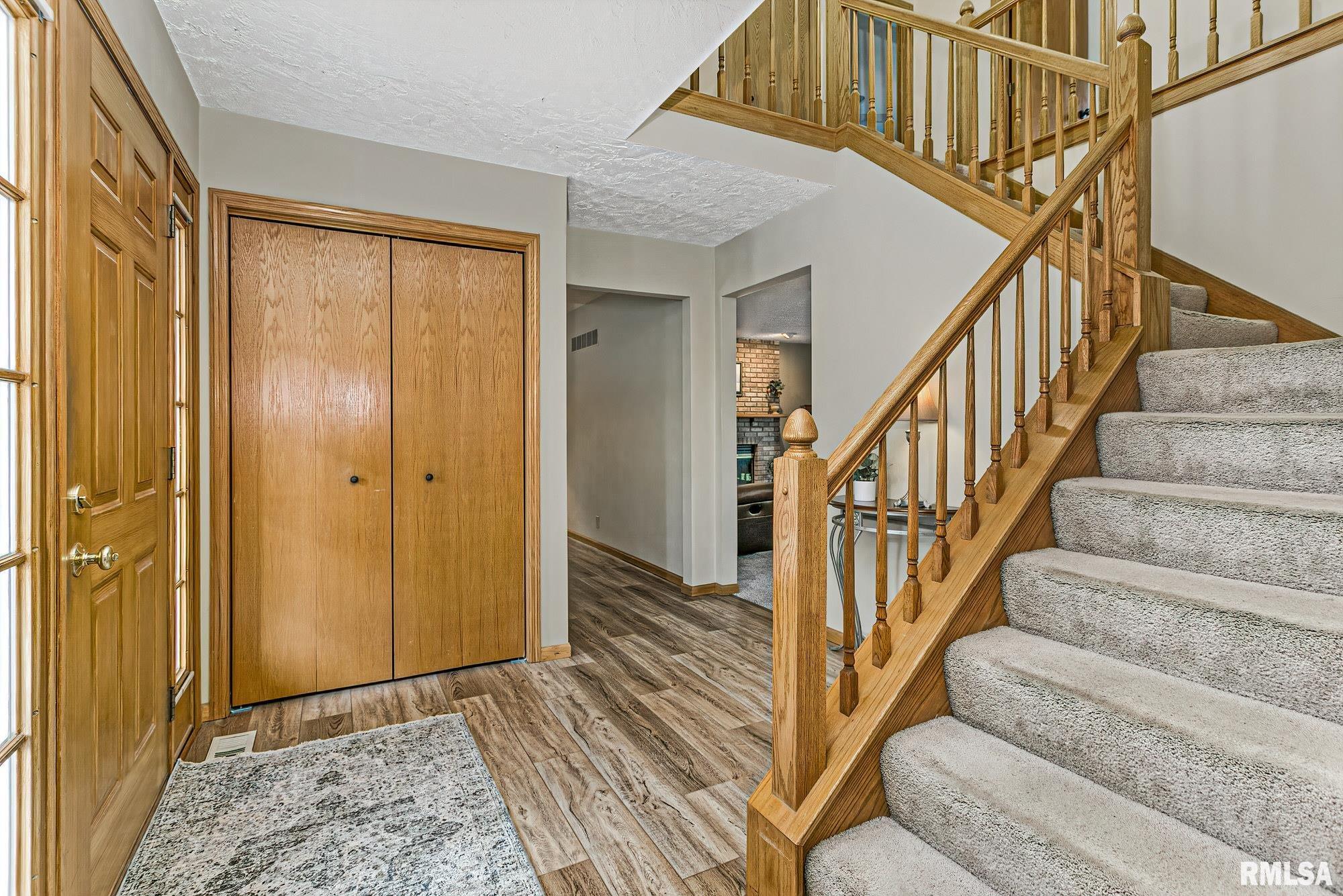 2350 Hunter Road Bettendorf, IA 52722 - Photo 3 of 35 Gallery Image 3