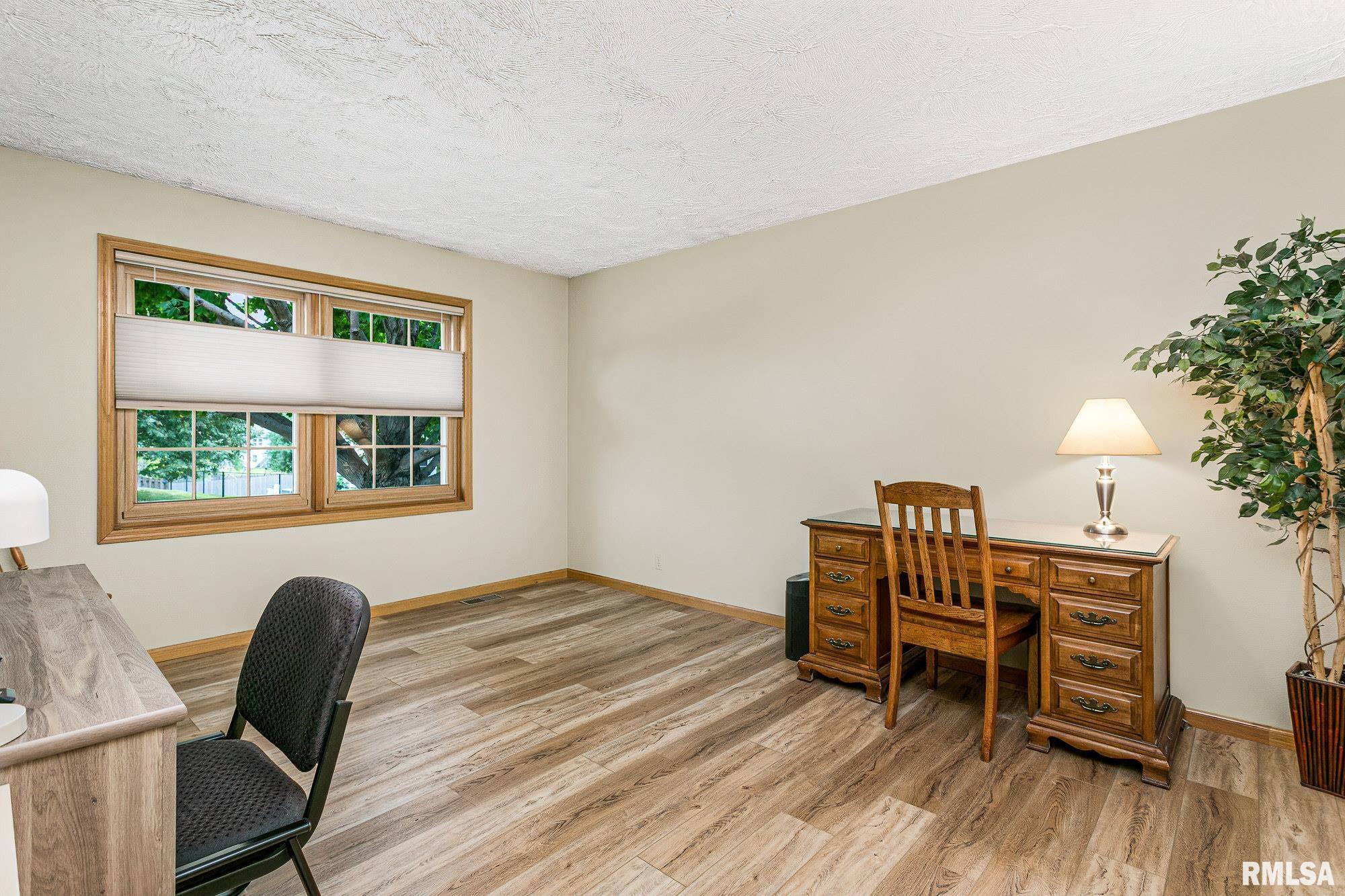 2350 Hunter Road Bettendorf, IA 52722 - Photo 4 of 35 Gallery Image 4