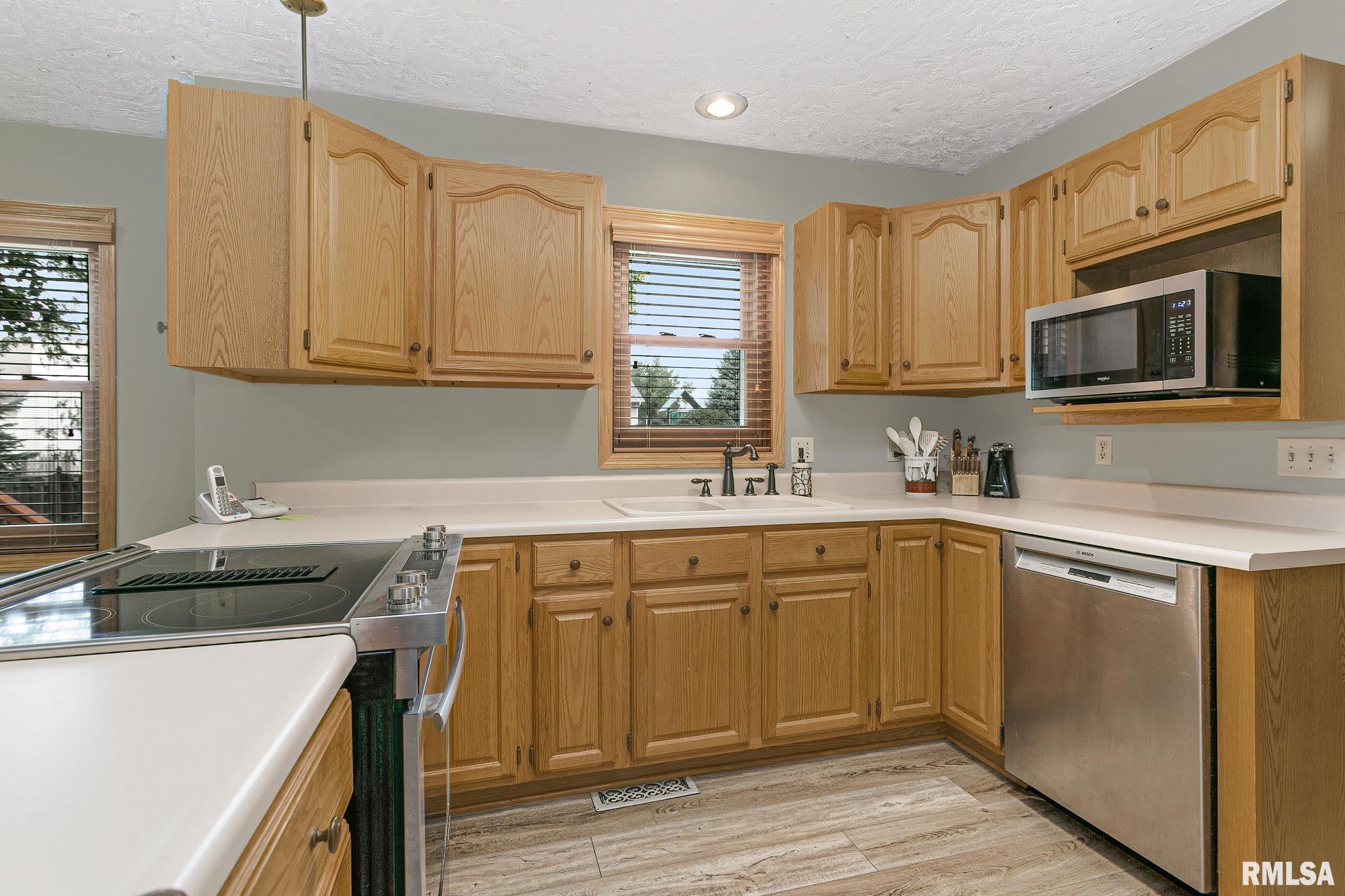 2350 Hunter Road Bettendorf, IA 52722 - Photo 9 of 35 Gallery Image 9