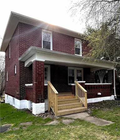 a front view of house with yard