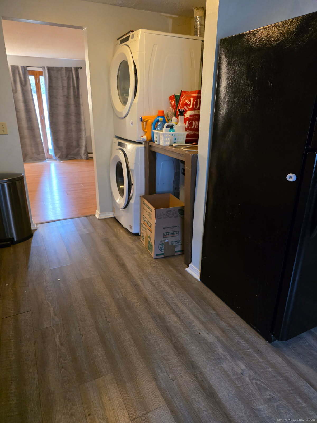20 Lakeside Drive, Unit P Ledyard, CT 06339 - Photo 17 of 19 a view of living room with washer and dryer